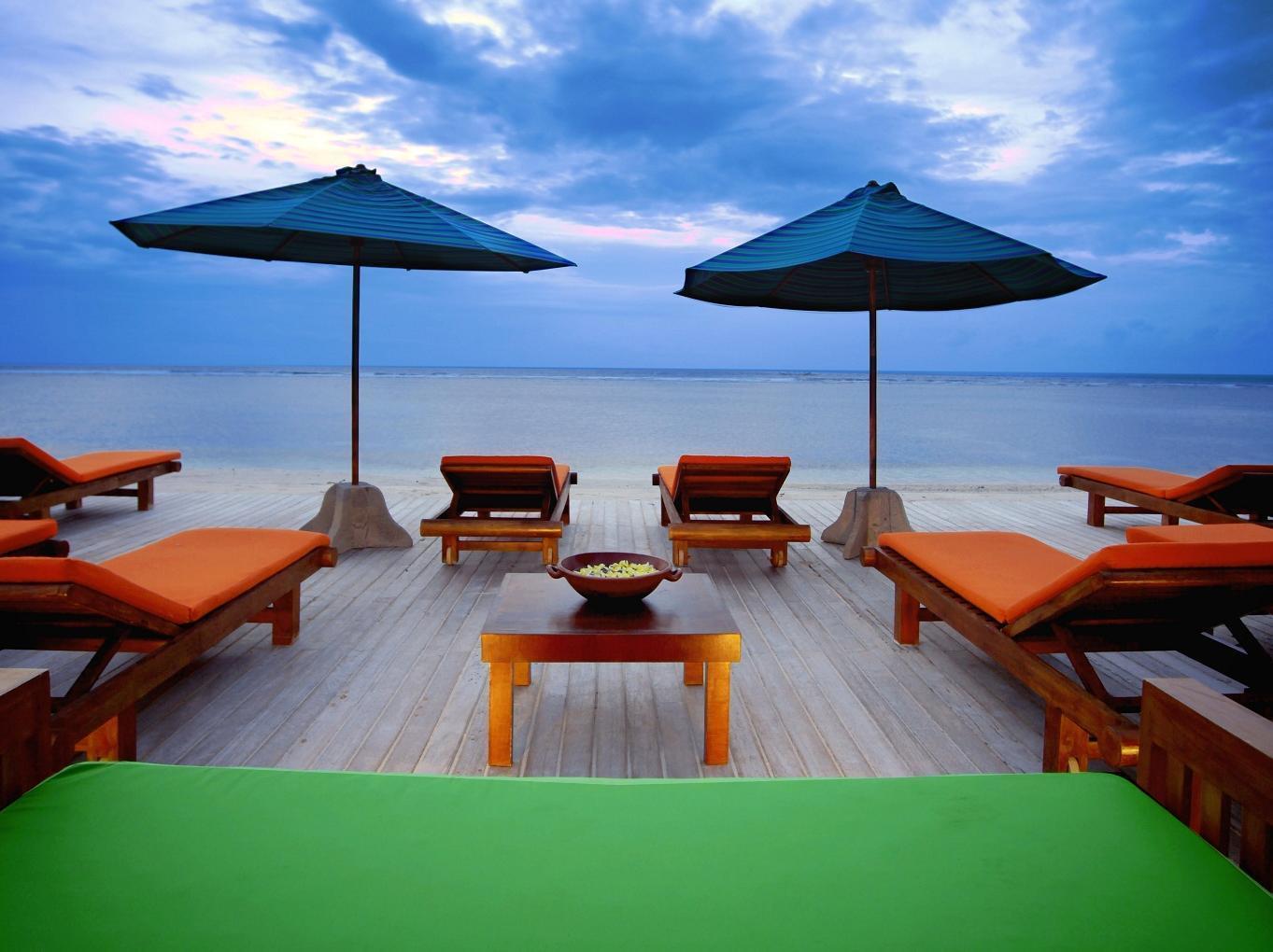 Aston Sunset Beach Resort - Gili Trawangan Exterior photo